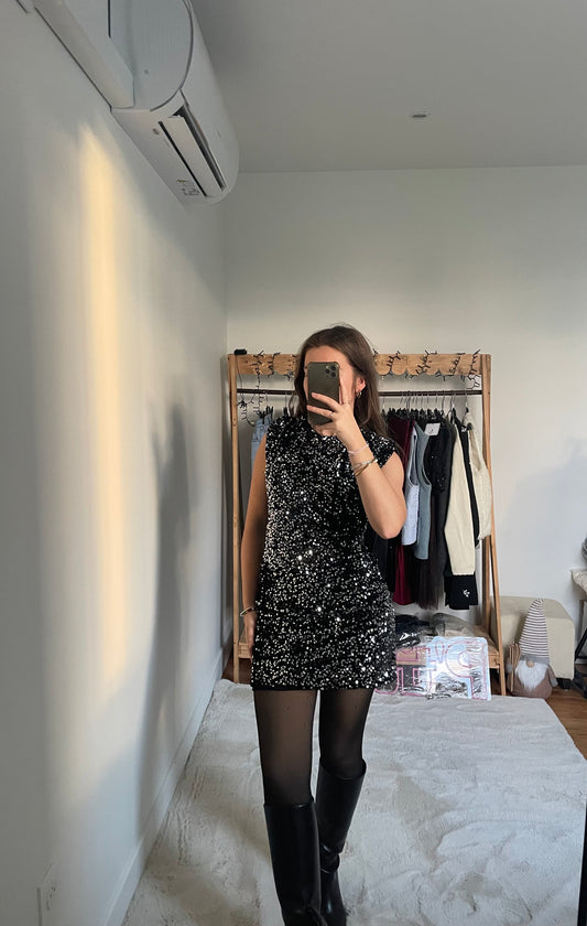 Robe courte dos nu - sequins dorés