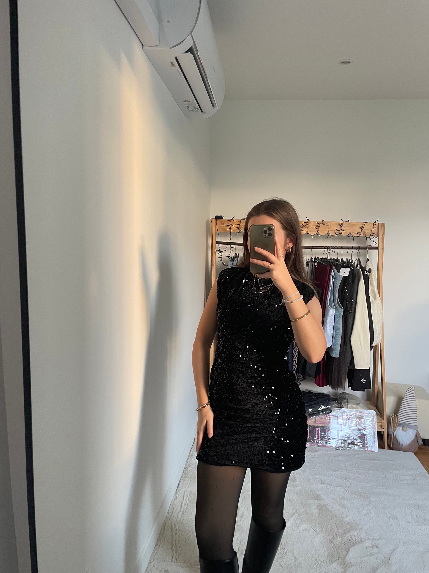 Robe courte dos nu - sequins noir