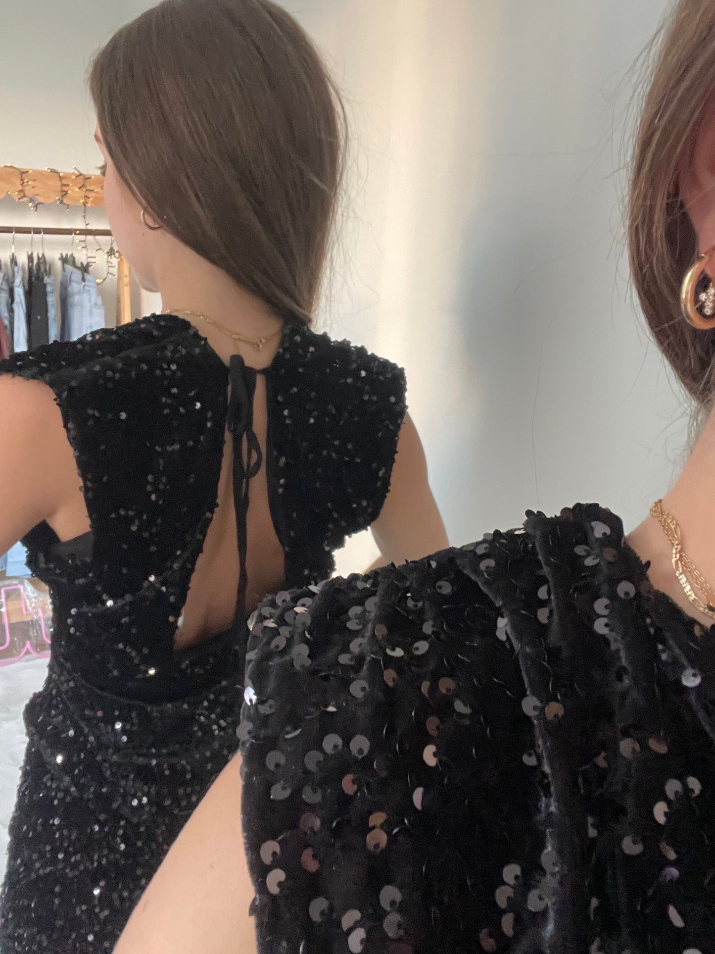 Robe courte dos nu - sequins noir